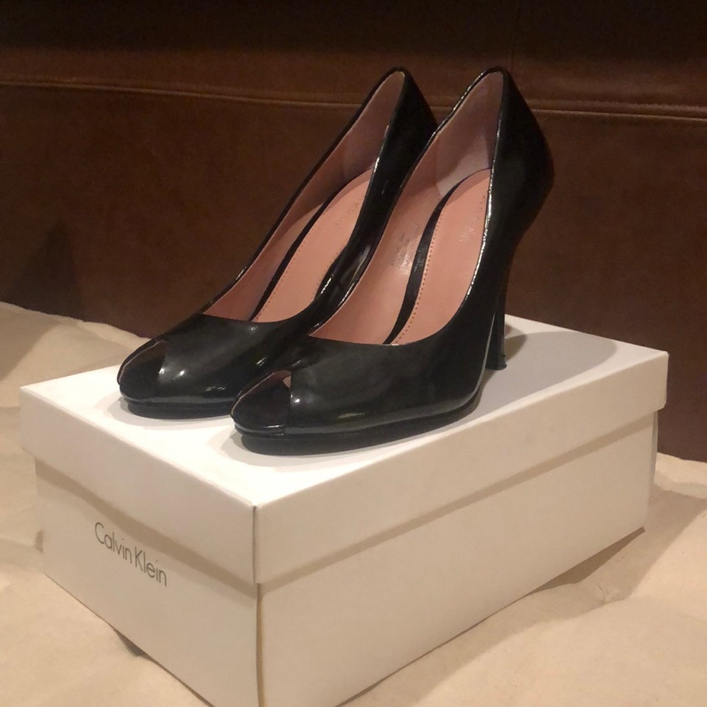 Calvin Klein patent pumps barely worn